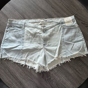 NWT Abercrombie Curve Love cut off High Rise Shorts - Size 37 / 24